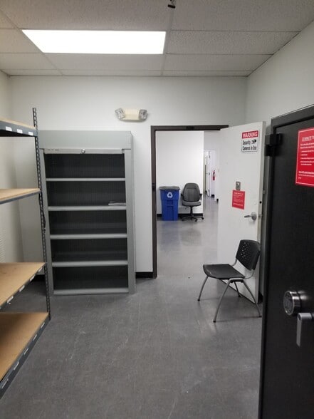 More Photos Of 6301-6313 Stage Rd, Memphis Storefront Retail Office For Sale