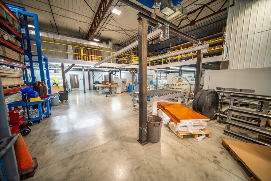 More Photos Of 1820 14th St NW, Rochester Flex For Lease