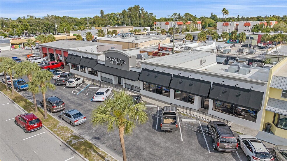 More Photos Of 6523 Gateway Ave, Sarasota Bar For Lease