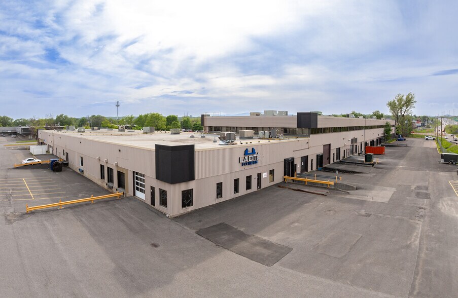 More Photos Of 1400 Av St-Jean-Baptiste, Québec Flex For Lease