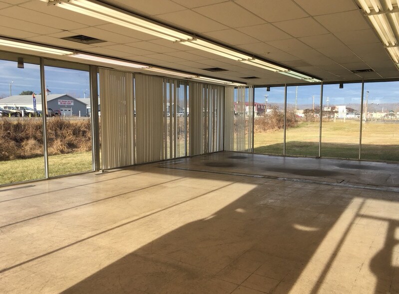 More Photos Of 415 1st Ave, Nitro Industrial For Sale