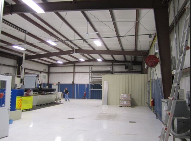 More Photos Of 335-337 McMillan St, Fayetteville Warehouse For Sale