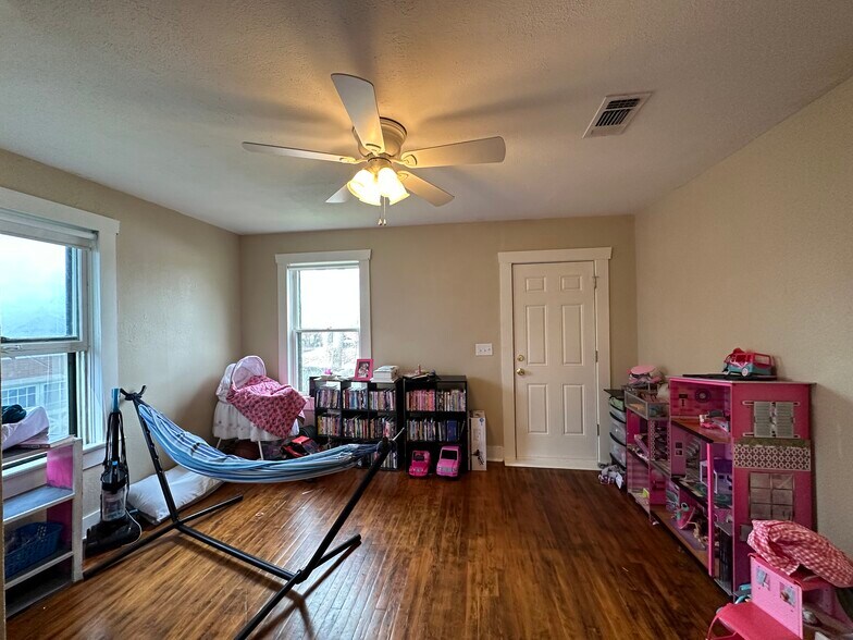 More Photos Of 915 E 5th St, Texarkana Apartments For Sale