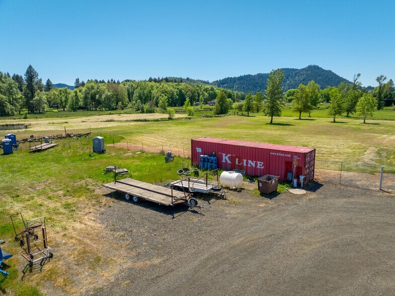 More Photos Of 215 Lawson Ln, Tenmile Warehouse For Sale