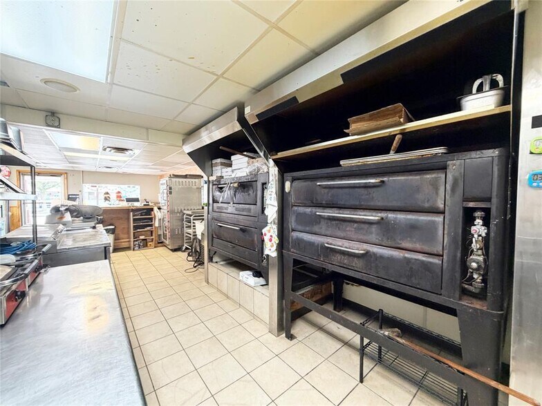 More Photos Of 613 E La Salle Ave, Barron Restaurant For Sale