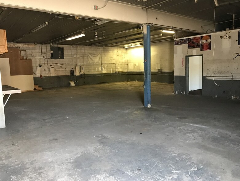 More Photos Of 12600-12650 S Kroll Dr, Alsip Warehouse For Lease