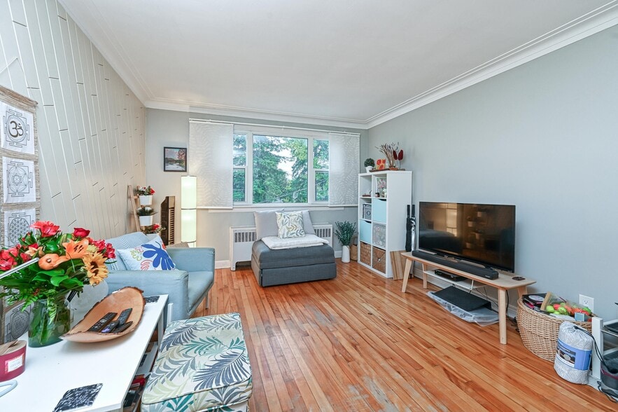 More Photos Of 156 Dagmar Av, Vanier Apartments For Sale
