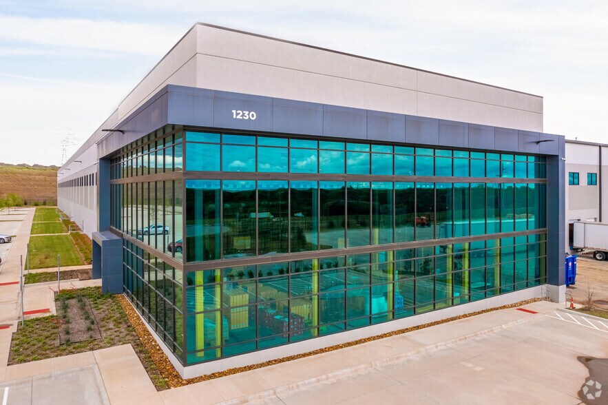 More Photos Of 1230 Highway 114, Roanoke Distribution For Lease