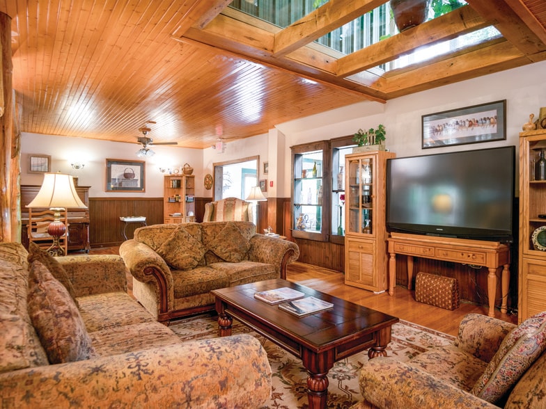 More Photos Of 86 Lily Pad Ln, Flat Rock Hotel For Sale