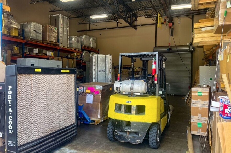 More Photos Of 1730 S Cherry St, Tomball Office For Sale