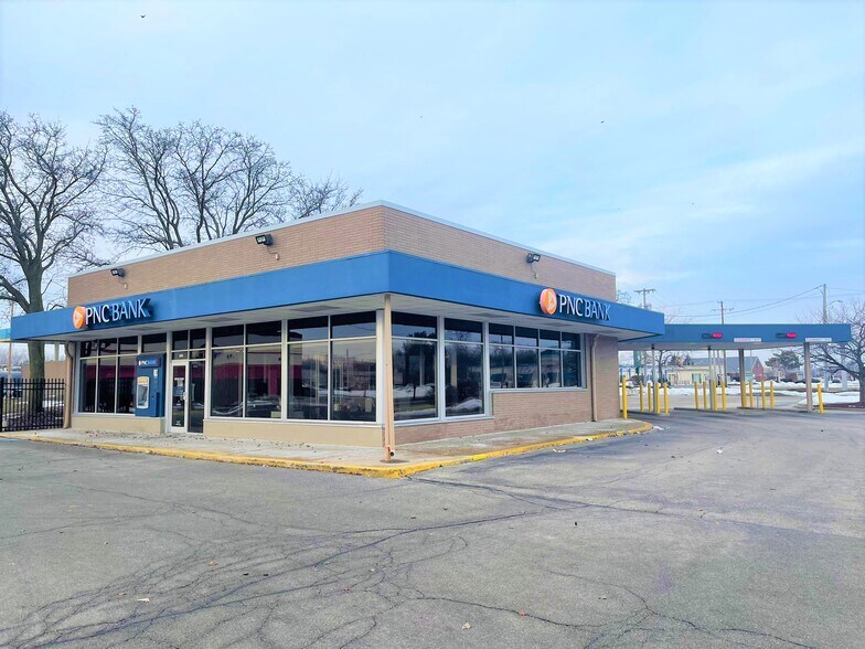 More Photos Of 5826 Lewis Ave, Toledo Bank For Sale