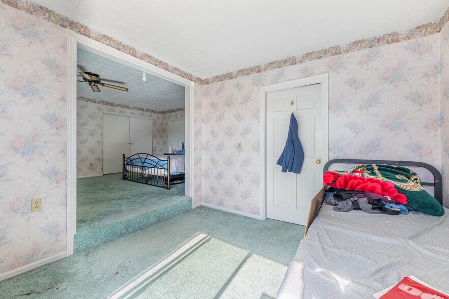 More Photos Of 5174 Hamilton Middletown Rd, Hamilton Light Distribution For Sale