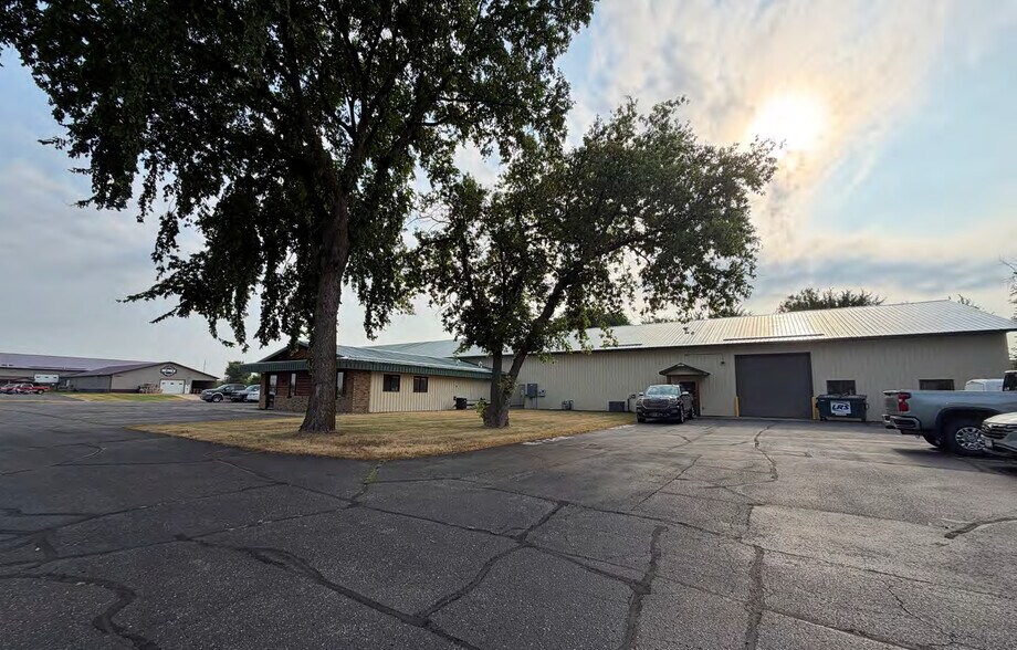 More Photos Of 14085 Commerce Dr, Becker Warehouse For Sale