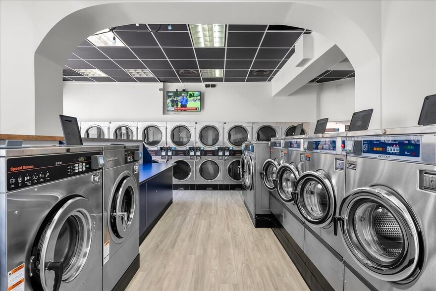 More Photos Of 3921 Highland Ave, Manhattan Beach Storefront Retail Residential For Sale