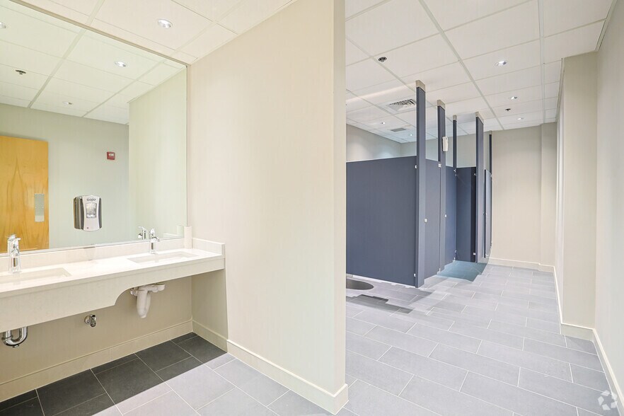 More Photos Of 580 Main St, Bolton Office For Lease