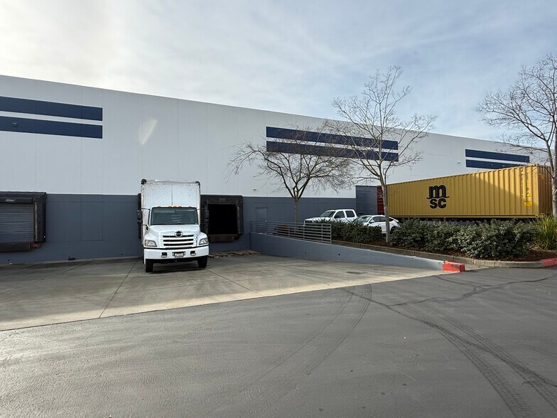 More Photos Of 256 Sutton Pl, Santa Rosa Distribution For Lease