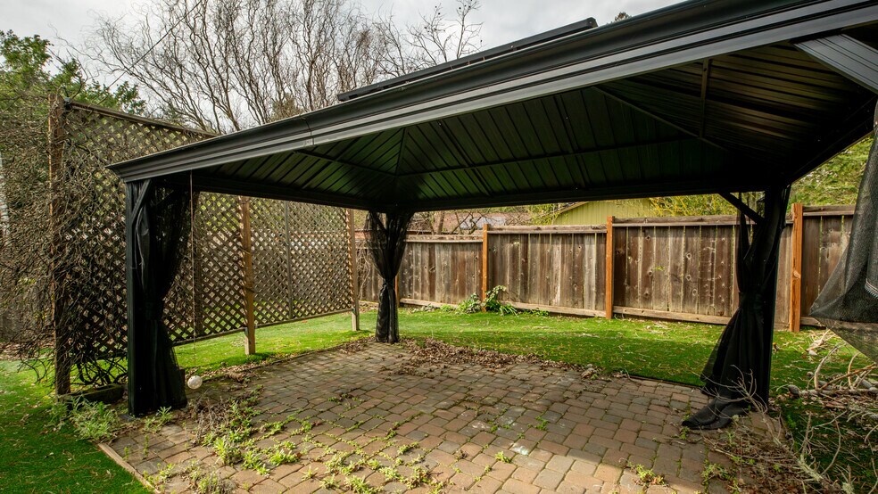 More Photos Of 567 San Geronimo Valley Dr, San Geronimo Apartments For Sale