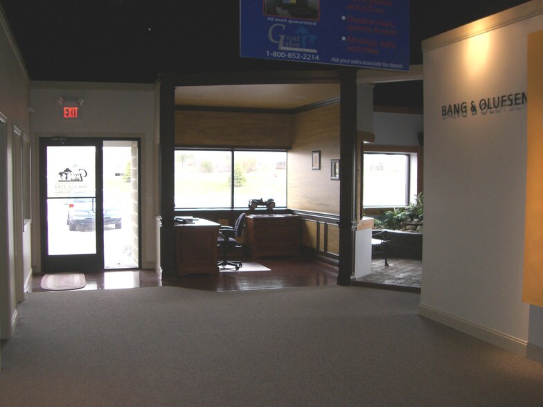 More Photos Of 1030-1032 N Crooks Rd, Clawson Research And Development For Lease