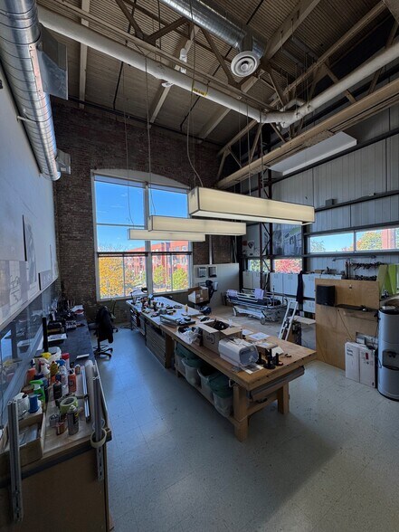 More Photos Of 2600 Rue William Tremblay, Montréal Loft Creative Space For Lease