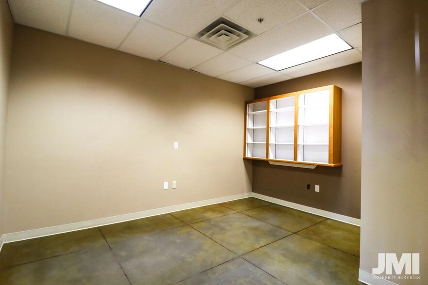 More Photos Of 795 E Factory Dr, St George Flex For Lease