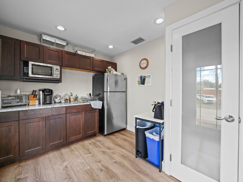 More Photos Of 1420 Seminola Blvd, Casselberry Industrial For Sale