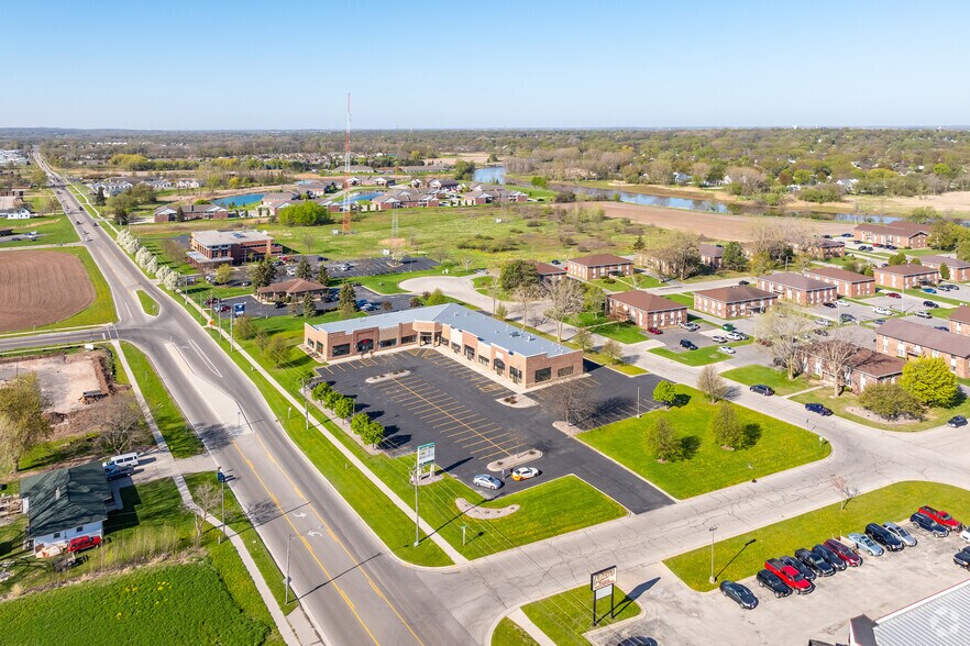 More Photos Of 1390 Bellevue St, Green Bay Unknown For Lease