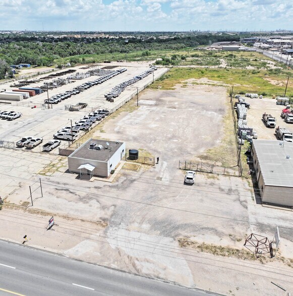 More Photos Of 1003 S County Rd W, Odessa Office For Lease