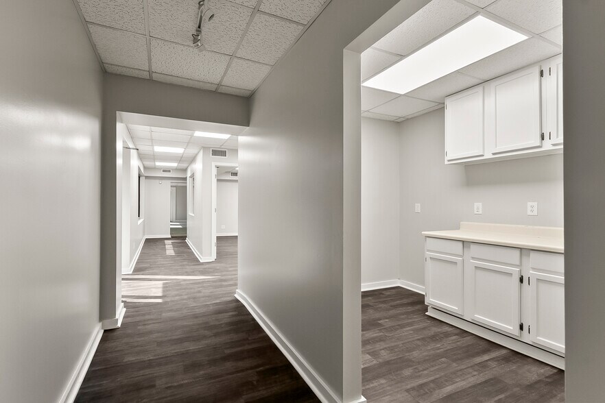 More Photos Of 2300 2nd Ave E, Tuscaloosa Office For Sale