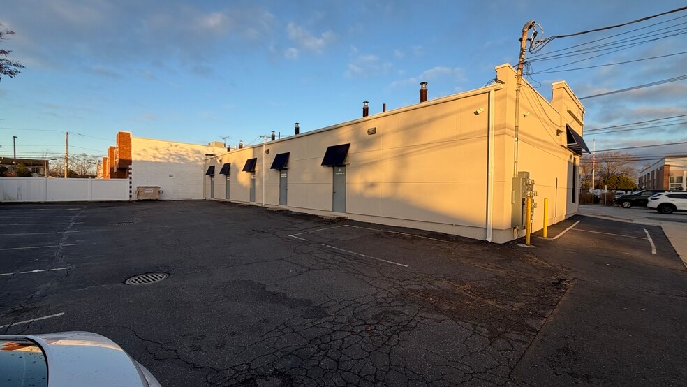 More Photos Of 2596-2606 Merrick Rd, Bellmore Storefront For Lease