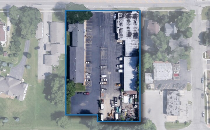 More Photos Of 670 E Calhoun St, Woodstock Flex For Lease