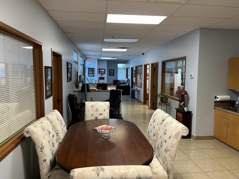 More Photos Of 42104 N Venture Dr, Anthem Medical For Sale