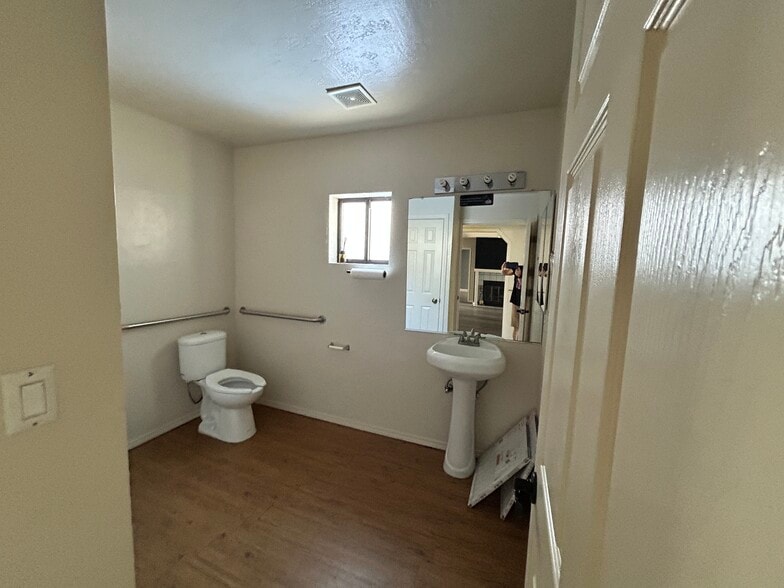 More Photos Of 3115 N Robert Rd, Prescott Valley Flex For Lease