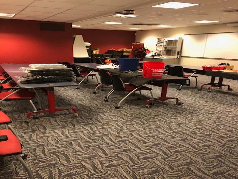 More Photos Of 850 N Franklin Blvd, Pleasantville Medical For Lease