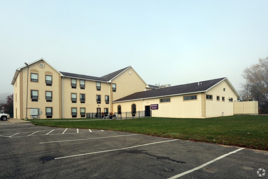 More Photos Of 509 S Wooster Ave, Strasburg Hotel For Sale