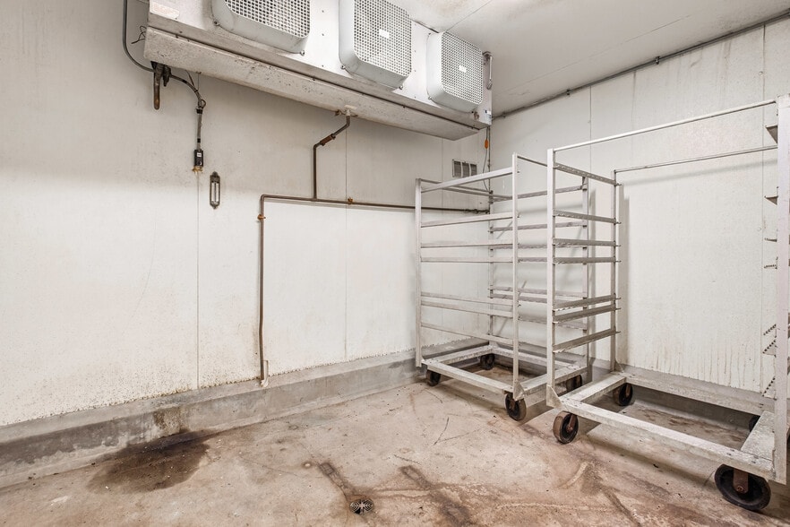 More Photos Of 1908 Water Level Rd, Somerset Specialty For Sale