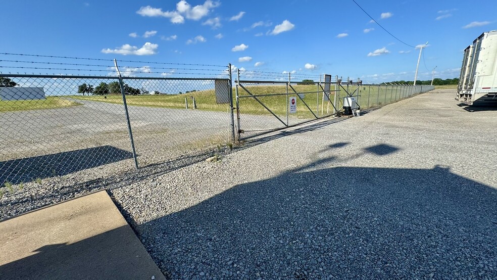 More Photos Of 230 Boyle Rd, Kiowa Service For Sale