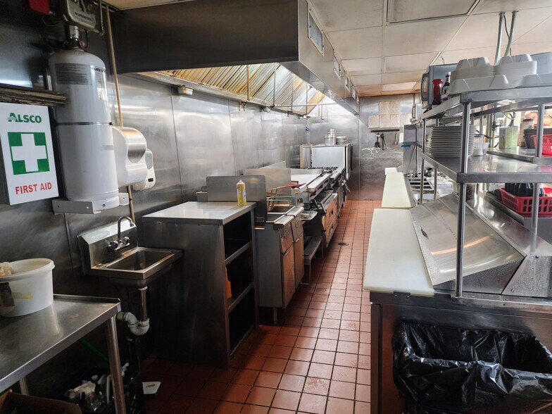 More Photos Of 8451 Ocean Gtwy, Easton Restaurant For Sale