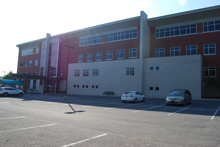 More Photos Of 875 Poplar Church Rd, Camp Hill Medical For Lease