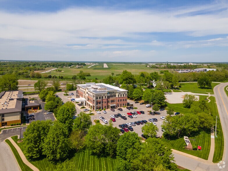 More Photos Of 200 NE Missouri Rd, Lee's Summit Office For Sale