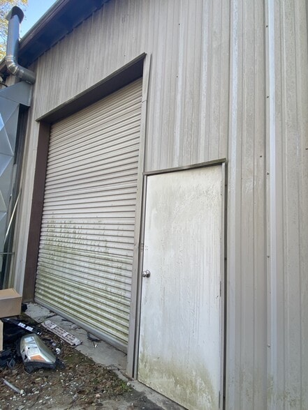 More Photos Of 105 S Columbia St, Picayune Auto Repair For Sale