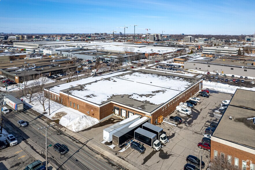 More Photos Of 5588-5590 Av Royalmount, Montréal Warehouse For Lease