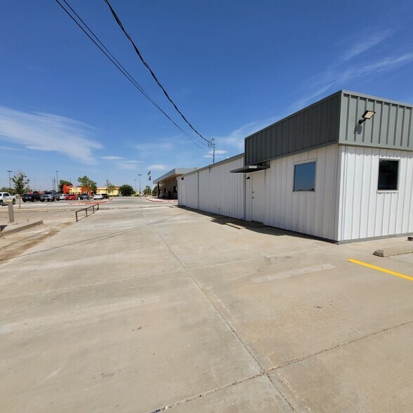 More Photos Of 5007 Avenue U, Lubbock Office For Lease