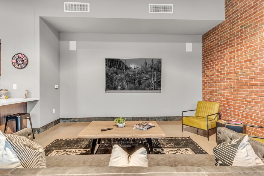 More Photos Of 15032 N 74th St, Scottsdale Showroom For Sale