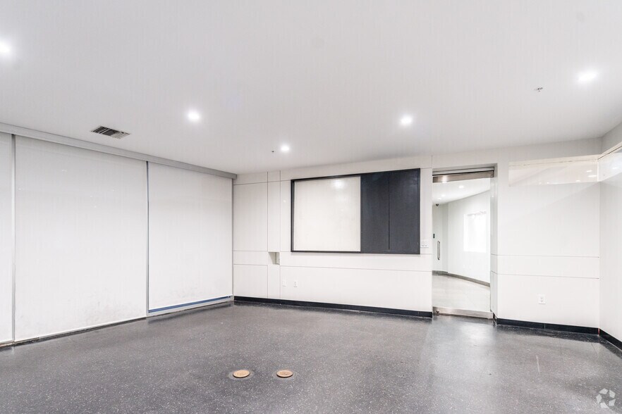 More Photos Of 5155 W Rosecrans Ave, Hawthorne Loft Creative Space For Sale