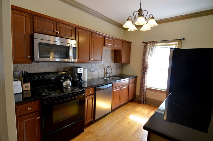 More Photos Of 72 Union Ave, Saratoga Springs Apartments For Sale
