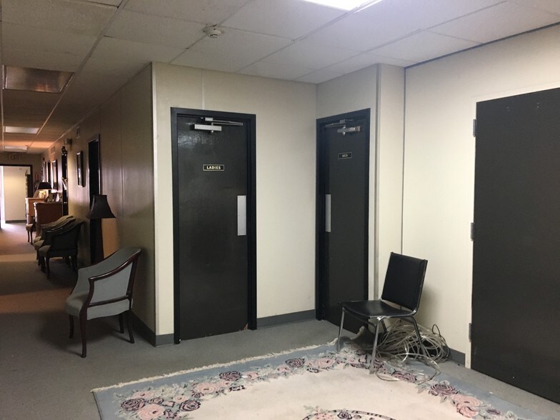 More Photos Of 802-812 N Easton Rd, Doylestown Storefront For Sale