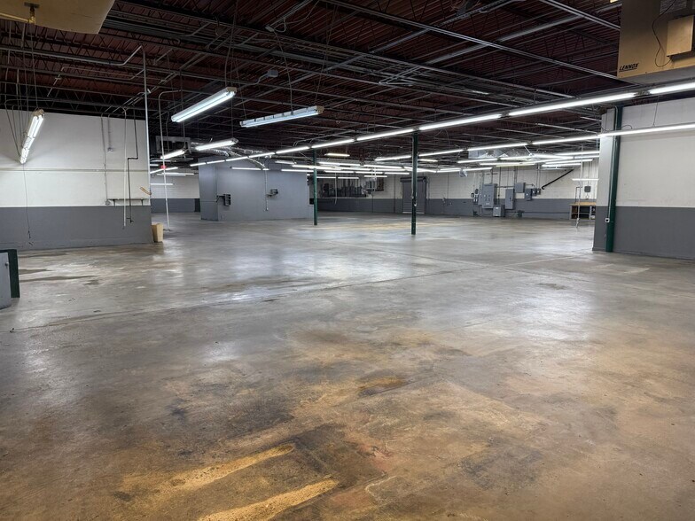 More Photos Of 4150 E 43rd St, North Little Rock Flex For Lease