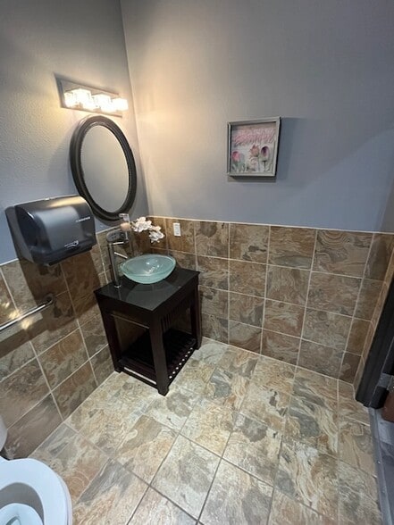 More Photos Of 3128 Hudson Xing, McKinney General Retail For Sale