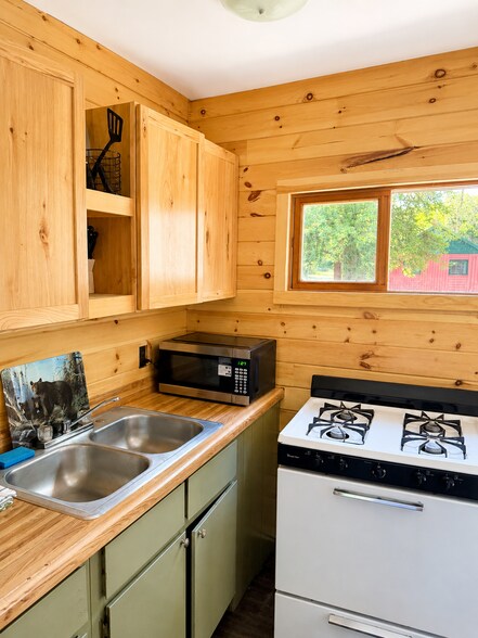 More Photos Of W17461 Norton Rd, Gould City Hotel For Sale