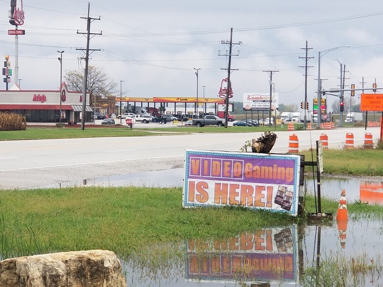 More Photos Of 900 N Union St, Dwight Restaurant For Sale